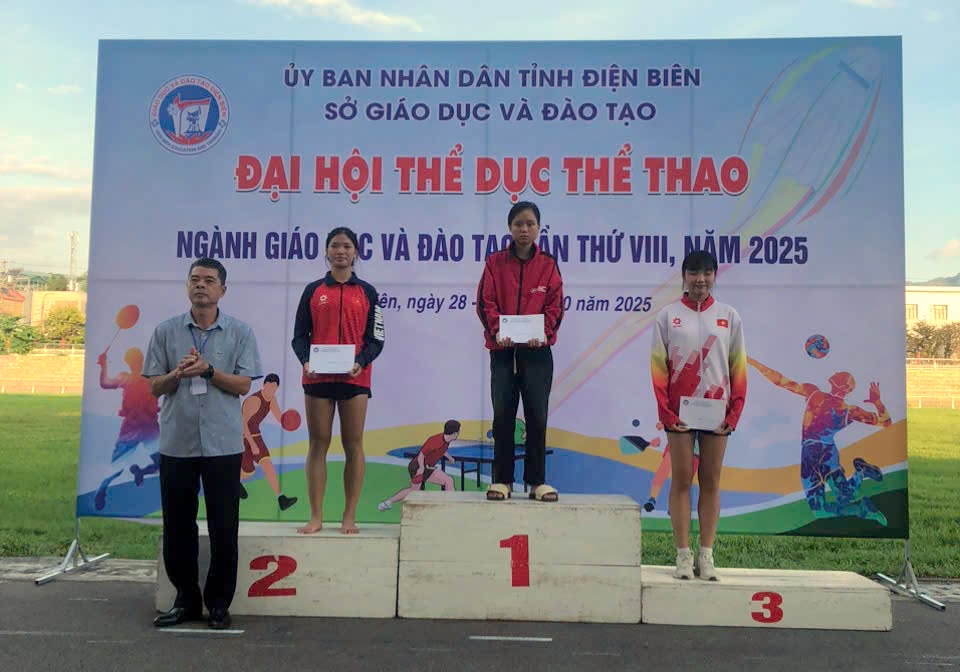 Trong Đại hội thể dục thể thao ngành Giáo dục và Đào tạo lần thứ VIII, năm 2025 em Lò Thị Hà lớp 11B7 đã xuất sắc đạt…